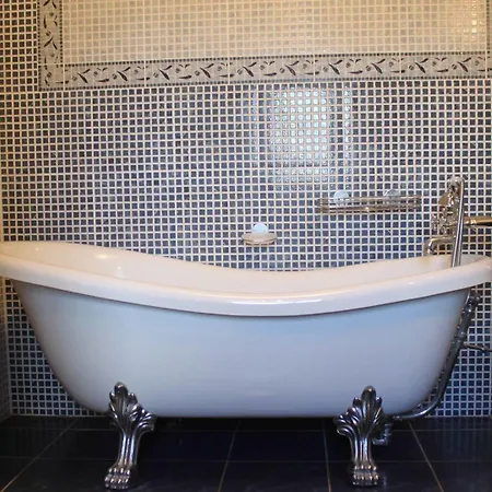 Manoir Des Chanterelles Bed & Breakfast