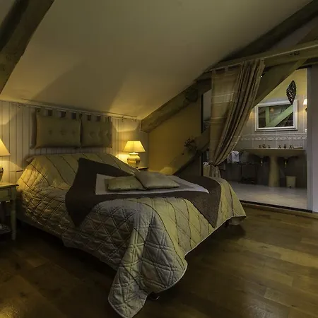 Manoir Des Chanterelles Bed & Breakfast